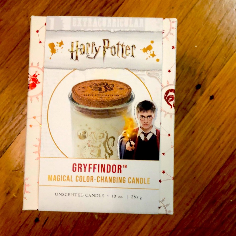 Wizarding World of Harry Potter Gryffindor Color Changing Candle